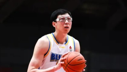 北京66-81惨败浙江 球员评价：3人及格，6人低迷|浙江队|陈盈骏|张才仁|翟晓川|周琦_新浪体育_新浪新闻